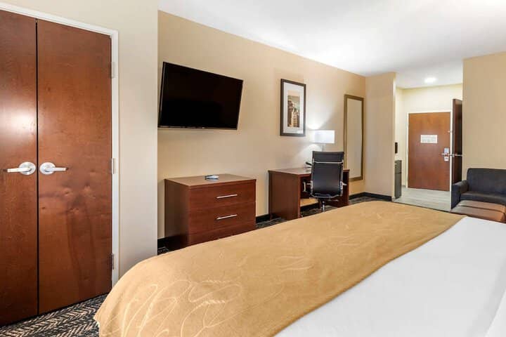 Room 4 of 30